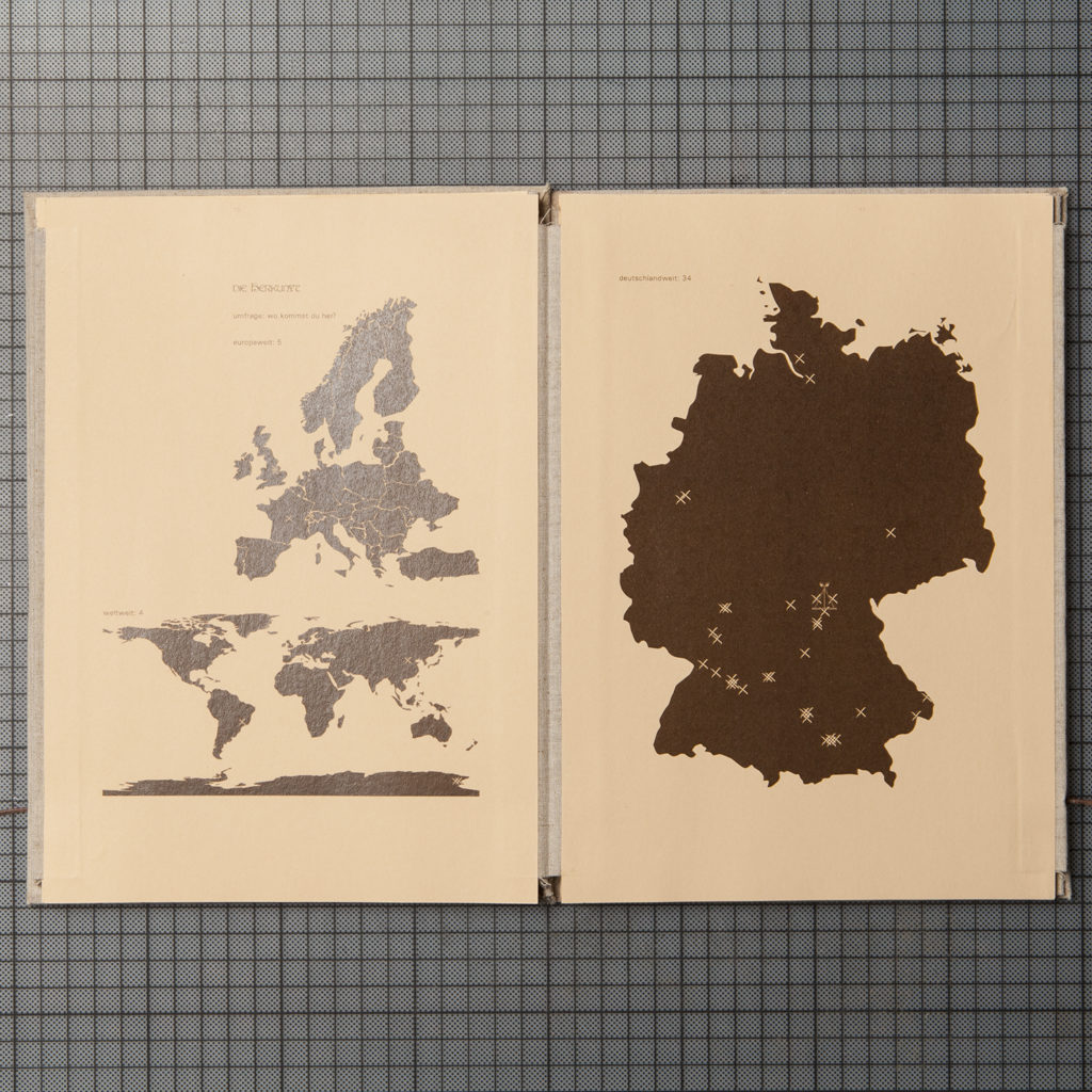 die doppelzeit zeigt eine karte der welt, von europa und von deutschland, in der die herkunft eingezeichnet ist.