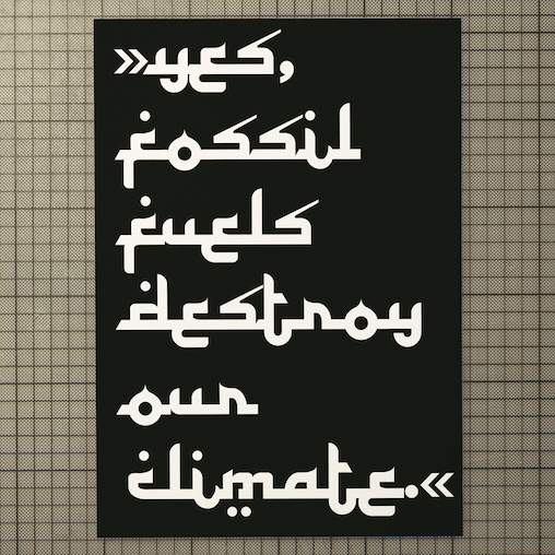 das plakat zeigt den satz »yes, fossil fuels destroy our climate.« in arabisch aussehender schrift auf schwarzem hintergrund